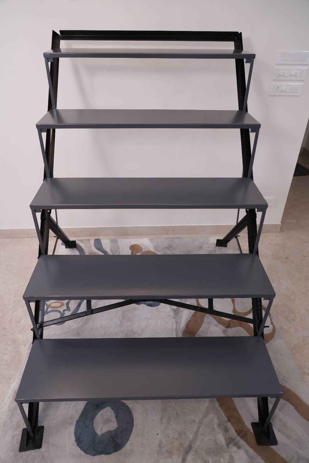 Butterfly Steel  Steps <br>  5 Steps  <br>  Length - 3 Feet <br>    Width  - 12 Inch